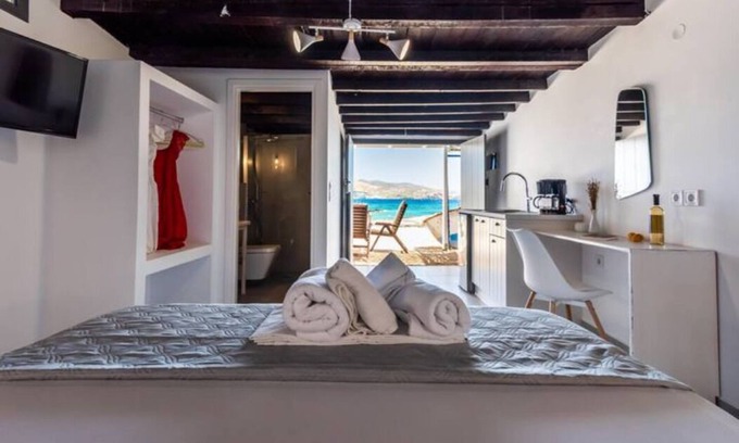 Apollonia Apartment | BlueNote Milos - Sea Side Boathouse