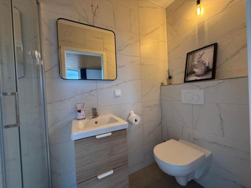 Ehrenstein Apartment | Bluestone Appartments 25qm free and near parking