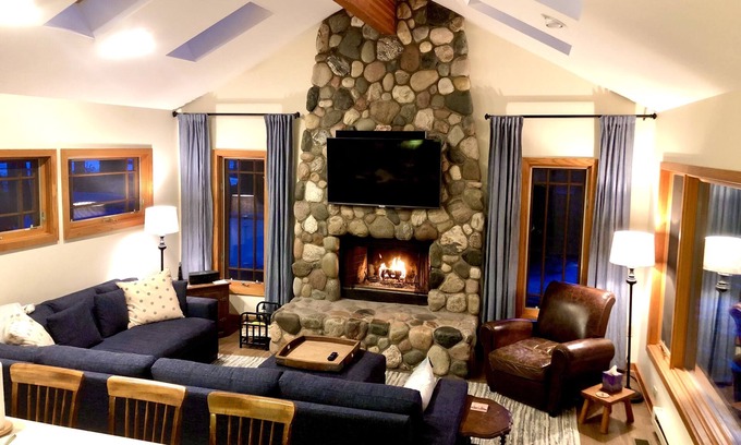 Charlevoix House | Bluewater Cottage on Lake Michigan !