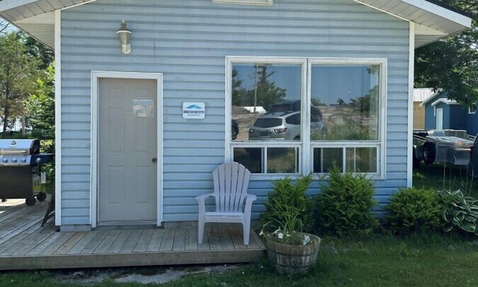 Honey Harbour Cabin | Bluewater Lodge Beckwith Hideaway