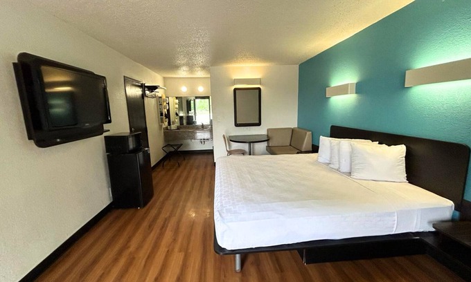 Beeville Hotel | Blueway Inn Beeville Extended Stay