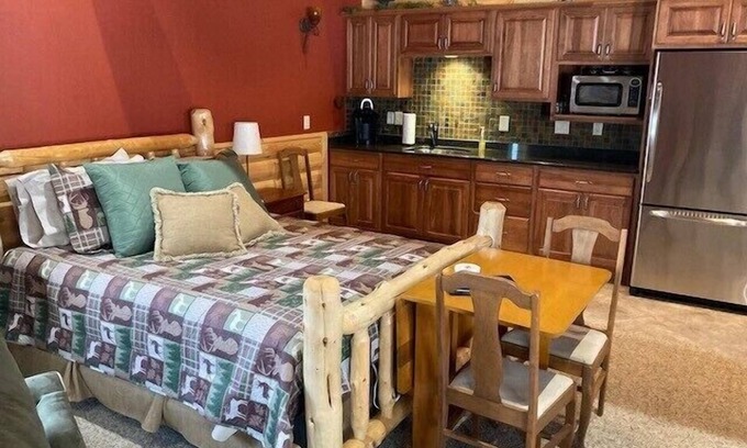 Peterson House | Bluff Country Retreat - Bunk House - near Lanesboro & the Root River Bike Trail