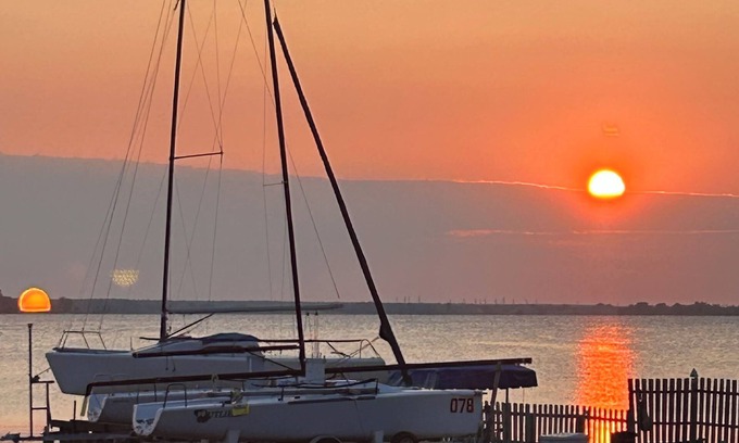 Beachwood-Bluffton Cottage | Bluffton Breeze Cottage- Peaceful Escape between two iconic lakes