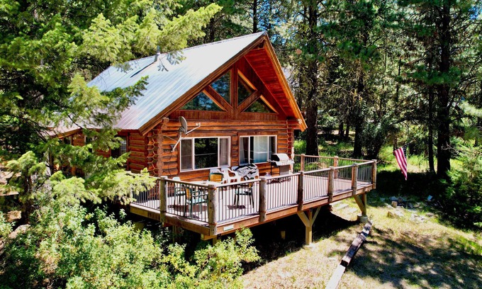 Cascade House | Blumisalp ~ Quintessential Idaho Log Cabin - Wifi - Trailer parking - Fire pit - Wood stove
