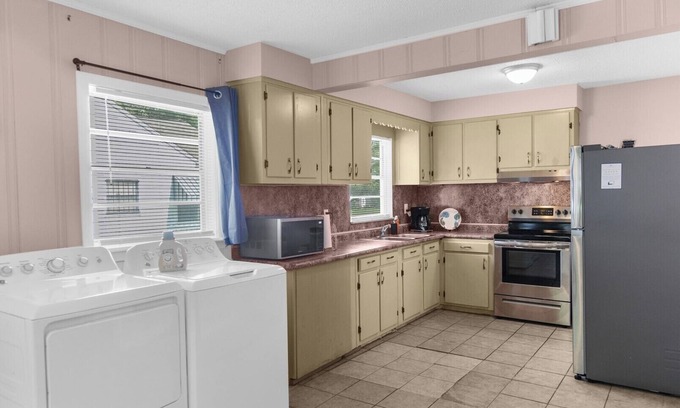 Shannon Hotel | Blushing Bungalow