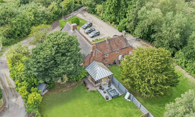 Shifnal House | Blythbury farm house and cottage