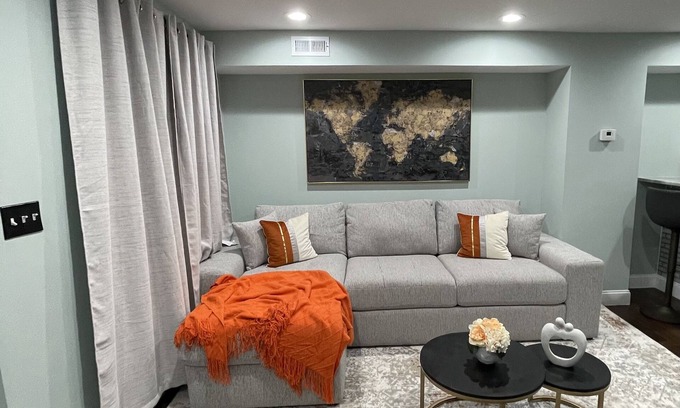 Dundalk House | B’more Restful. Comfortable Townhome -Easy access to everywhere