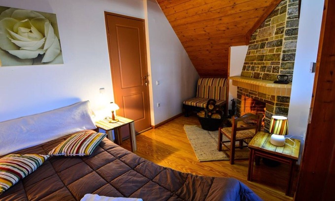 Synikia Mesi Trikalon House | BnB Italiano - Attic Room Trilple