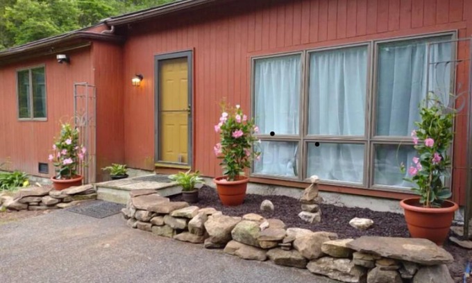 Coventry Apartment | BnB “The Get Away” 600sf on Rock Farm, Wooded, Trails, UConn, Private, Clean 5⭐️