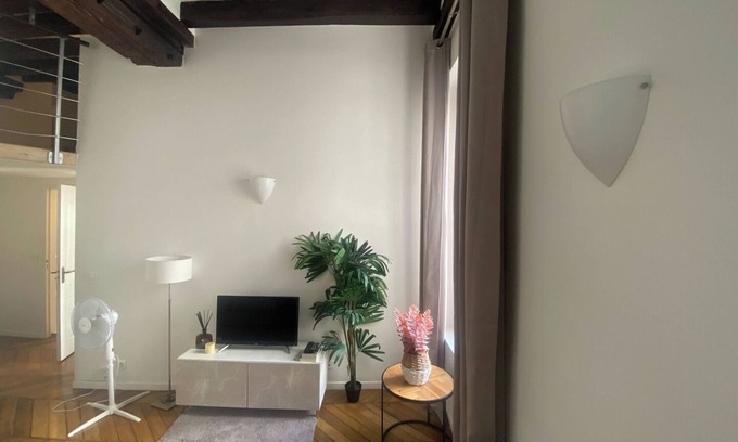 Les Halles Apartment | BnBNook - Boutique 1BR near Louvre Museum