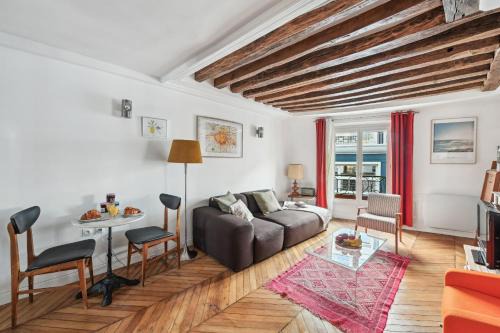 2nd Arrondissement Apartment | BnBNova - 1BR - Opéra & Palais Royal Gardens