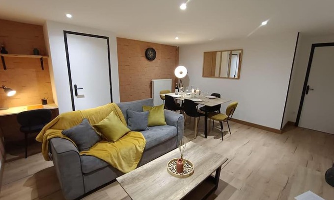 Saint-Chamond Apartment | Bnbujaret