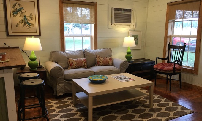 Marion House | “Bo” renovated farmhouse, 7 min to Mem. ❤️1 pet free 2nd pet considered for fee