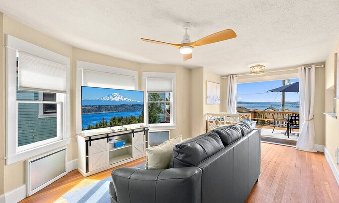 Old Town House | Bo's Old Tacoma Victorian Charm | Water views