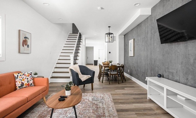Indianapolis House | Board Games & Backyard Hangouts | Sleeps 6 + Pets