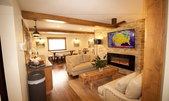 Syracuse Hotel | Boarders Inn & Suites by Cobblestone Hotels - Syracuse