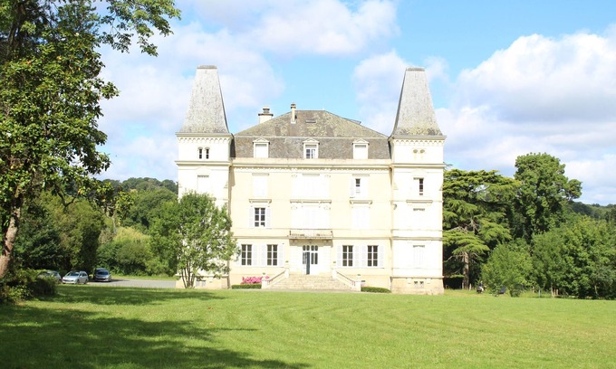Nyoiseau Other | Boarding house available for groups to rent at weekends and during vacations.
