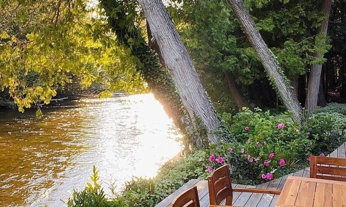 Mayfield House | Boardman Monarch! Upscale river lodge! HOT TUB! Fireplace!