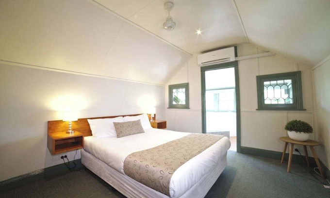Soldiers Hill Apartment | Boasting a spa bath, 2 Bedroom Self Contained Apartment With Spa is situated in Ballarat