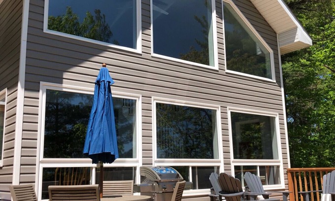 Frontenac Cottage | Boat Access Cottage on Buck Lake, 25 minutes N of Kingston ON