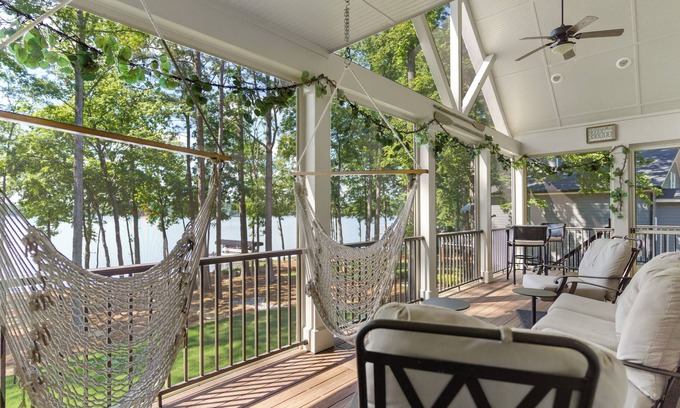 Lake Oconee House | BOAT AVAILABLE - BEST LOCATION - Waterfront Getaway on Lake Oconee Sleeps 10-12