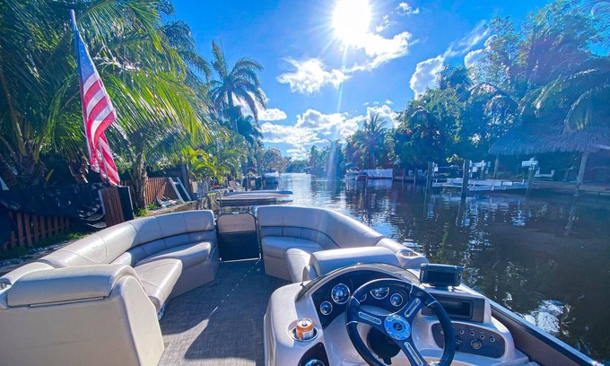 North Central Hollywood House | BOAT AVAILABLE! Miami/Ft Lauderdale Canal Front POOL HOME!
