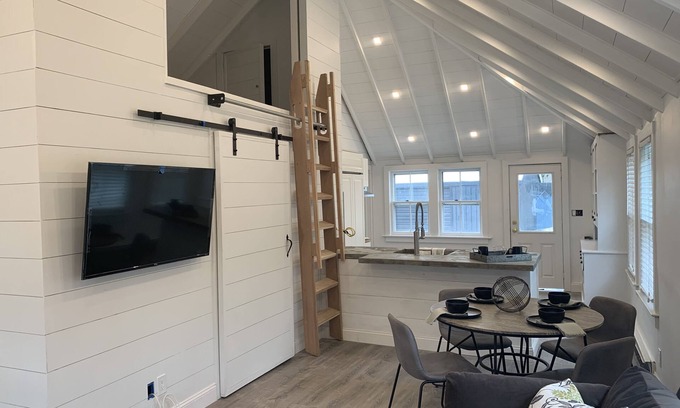 Westhampton Beach House | Boat back cottage in WHB