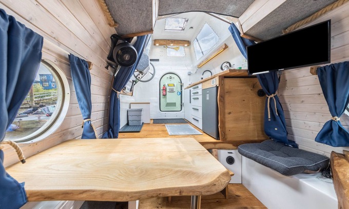Neuland Boat Rental | Boat 'Besonders Ausgebautes Rettungsboot' with Wi-Fi