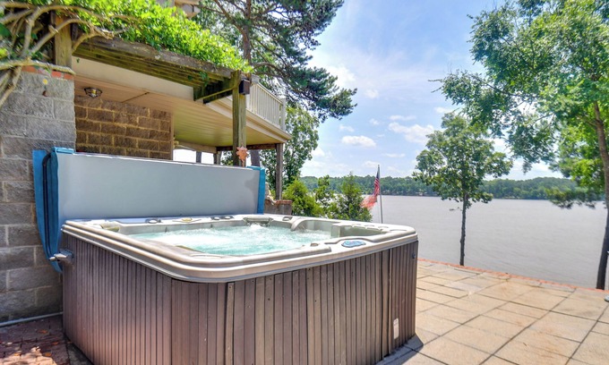 Elberton House | Boat Dock Access: Clarks Hill Lake Hideaway!