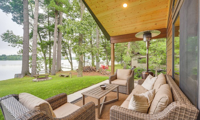 Siren Cabin | Boat Dock, BBQ & Fireside Fun: Clam Lake Cabin