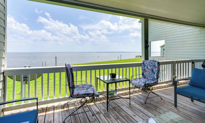 West Livingston House | Boat & Fish: Gem w/Water Views on Lake Livingston