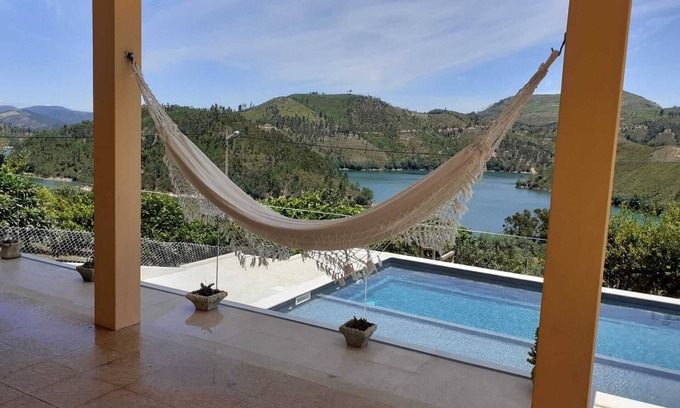 Pombeira Villa | Boat House By the Ferreira do Zezere River