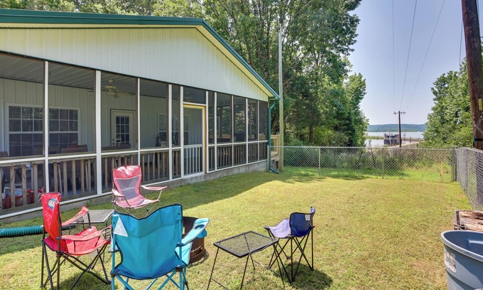 New Johnsonville House | Boat Ramp Access: Dog-Friendly Kentucky Lake Gem
