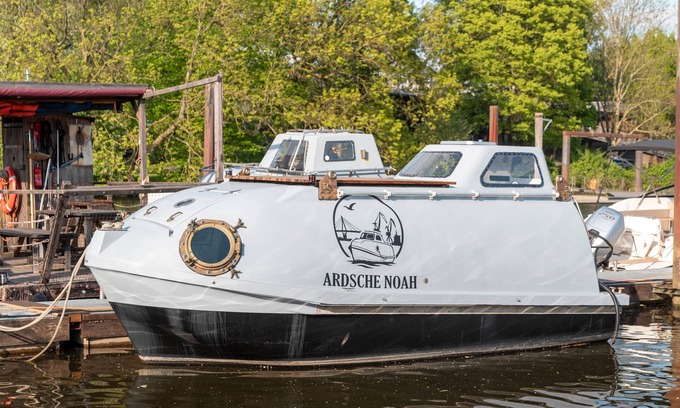 Neuland Boat Rental | Boat 'Rettungsboot' with Wi-Fi