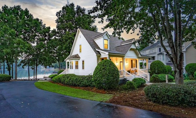Lake Oconee House | Boat Slip/Reynolds/Lake Oconee Views