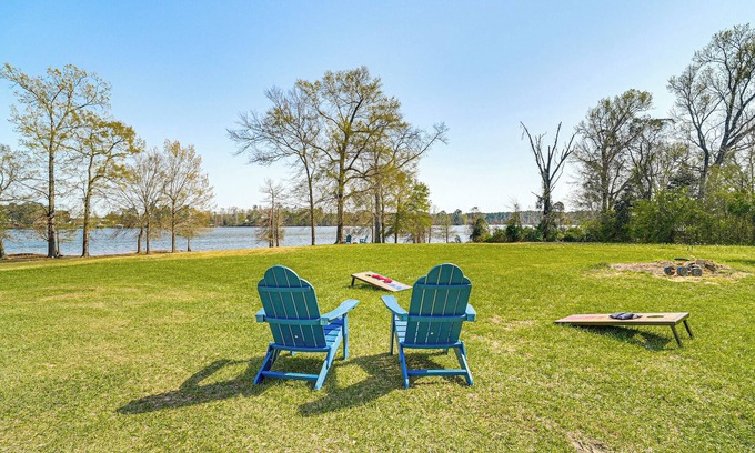Negreet Cabin | Boat & Swim: Lakefront Toledo Bend Retreat!
