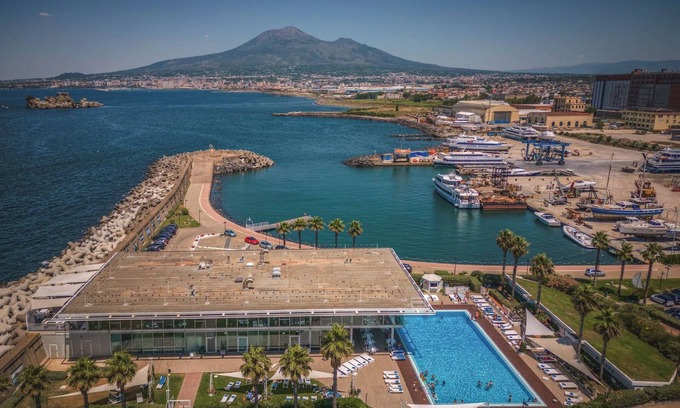 Mount Vesuvius - Pompei Boat Rental | Boat 'Vagabond Sarnico 58' with Sea View and Air Conditioning