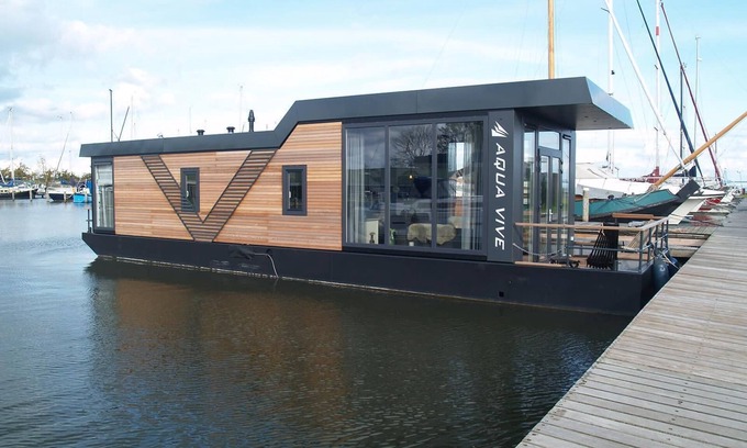 Biddinghuizen House | Boat with two bedrooms and one bathroom