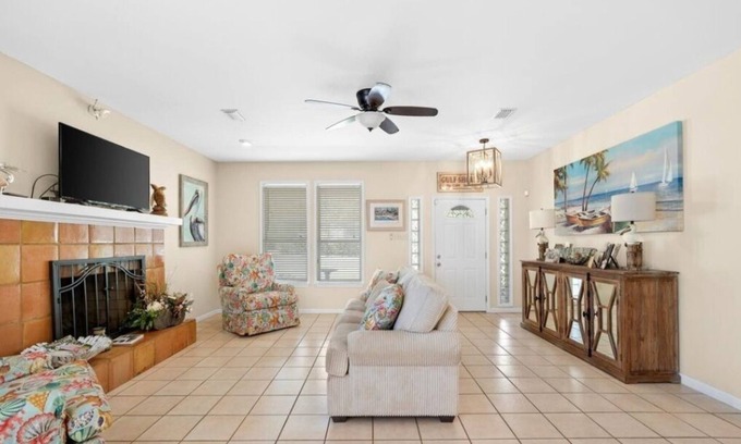 Elberta House | Boater's Dream on Wolf Bay