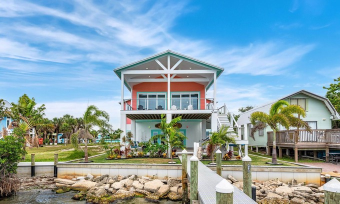 Grant-Valkaria House | Boater's paradise-Private Island-Water-front-Close to Sebastian Inlet-Pets okay
