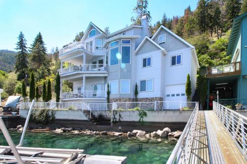 Manson House | Boater's Paradise