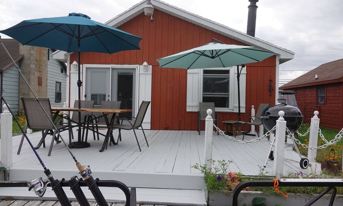Houghton Lake Cottage | Boaters paradise, beautiful cottage on canal 100 feet from lake.