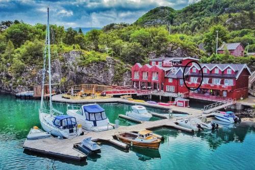 Afjord Apartment | Boathouse apartment with floating sauna