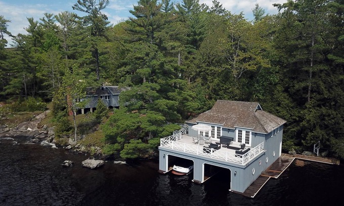Gravenhurst Cottage | Boathouse Deck! 4Bed 4Bath Cottage on Lake Muskoka! Very Private!