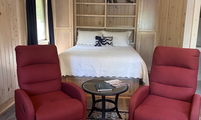 Seal Cove Cottage | Boathouse Efficiency Waterfront Cottage near Acadia National Park