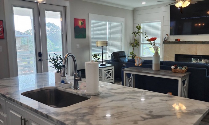 Shoreline Park House | Boating, Fishing, Big Porch to Relax