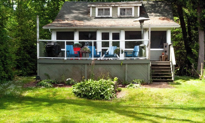 Port Stanton Cottage | Boating, Fishing, Swimming, & Relaxing on the Severn River next to Sparrow Lake