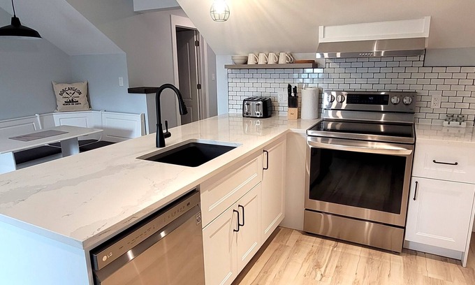 Bobcaygeon Apartment | Bobcaygeon Modern Farmhouse Loft