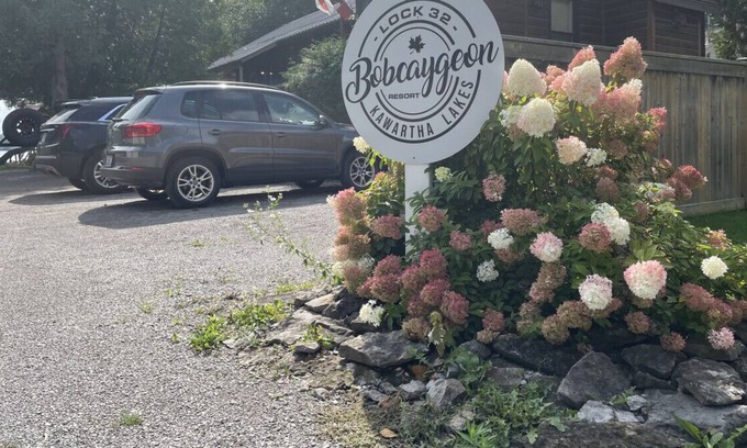 Bobcaygeon House | Bobcaygeon Resort - Executive Cottage (sleeps 8)