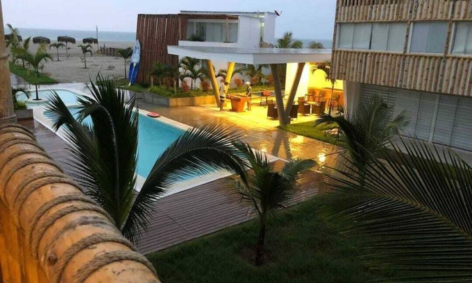Bocapan Condo | Bocapan palm trees